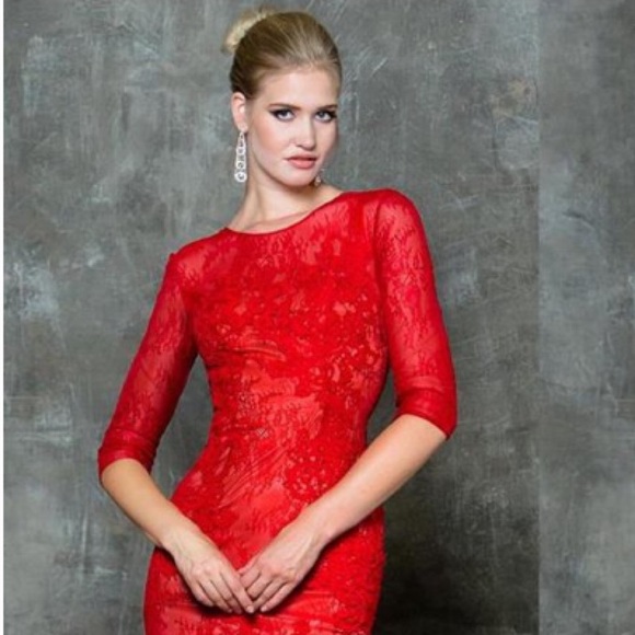 Glow WHITE 3/4 sleeves lace long gown - Picture 3 of 7